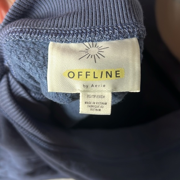 OFFLINE by Aerie Long-Sleeve Cropped Twist-Back Sweatshirt - Picture 3 of 3